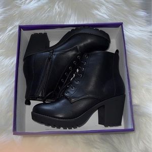 Women boots US size 7